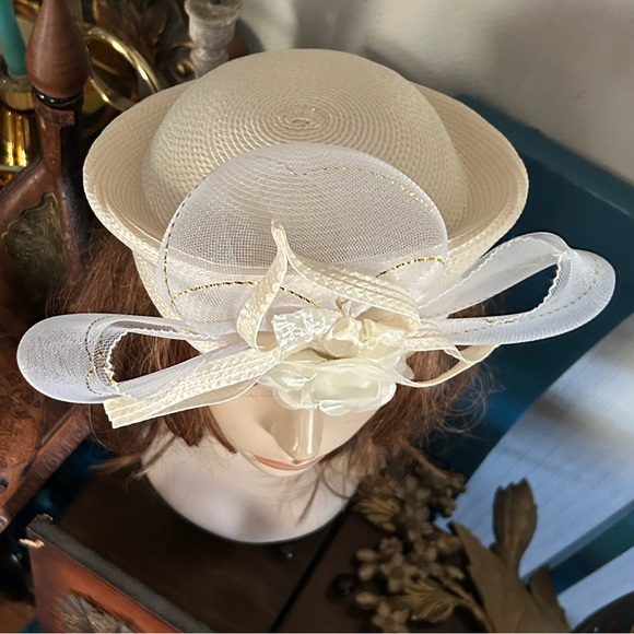 Vintage Cream Fascinator Hat with
